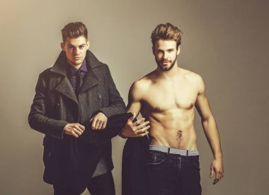 yakışıklı ciddi seksi şık erkek arkadaş