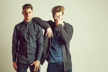 yakışıklı seksi şık erkek