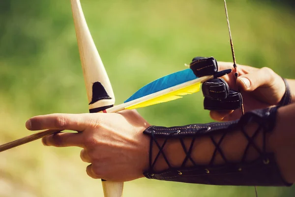 Archer hands with bow — Stock Photo, Image