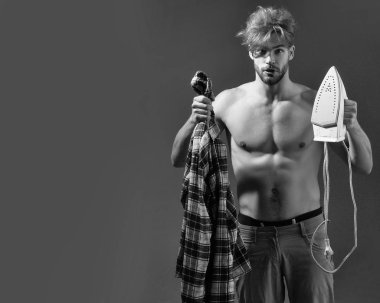 Demir ile çıplak adam