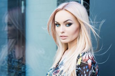 Bak makyaj cilt yüz, şehvetli kadın