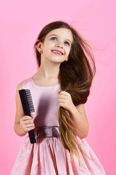 少女の肖像画を髪ケアのコンセプト — ストック写真