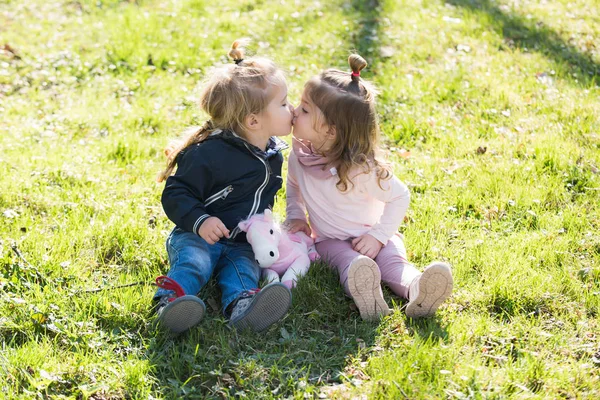 Kinder, Kindheitskonzept — Stockfoto