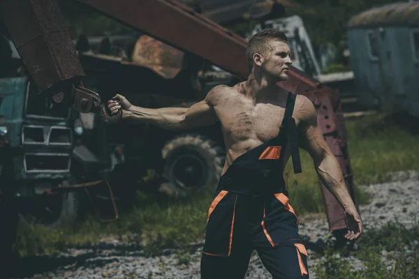 Strongman concept. Muscular builder on sunny day. — Stock Photo, Image