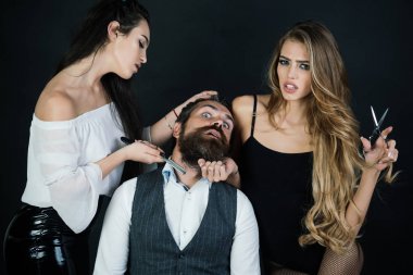 yakışıklı genç sakallı adam kız ile