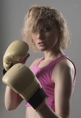 Fitness Eğitmeni ya da boks, sert eğitim sportif Bayan.
