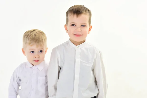 Niños pequeños con camisa blanca, negocios . —  Fotos de Stock