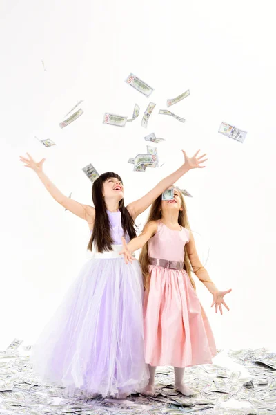 Geld, kleine Mädchen, Familienwerte, Ersparnisse, Finanzen. — Stockfoto
