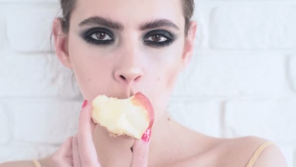 Girl Biting Fresh Apple Girl Apples Emotions Attractive Young Woman — Stock Video