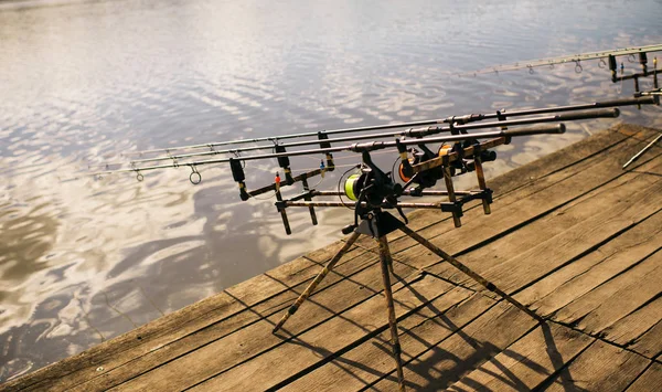 Carretes y varillas en el agua del río o lago . —  Fotos de Stock