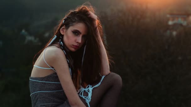 Érzéki Lány Naplementét Szépség Romantikus Lány Szabadban Gyönyörű Nap Fény — Stock videók