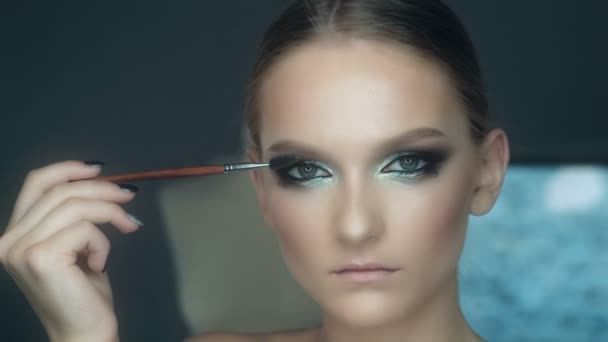Makeup Artist Apply Makeup Attractive Young Woman Makeup Young Girl — Stock Video
