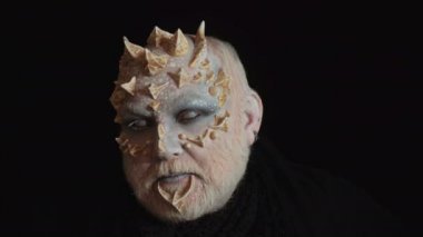 Eski Sihirbazı. Fantezi ve peri masalı. Bir sihirbaz. Su Sihirbazı. Uzaylı. Dünya dışı. Doğaüstü canavar. Beyaz Büyücü. Gizemli beyaz keşiş.