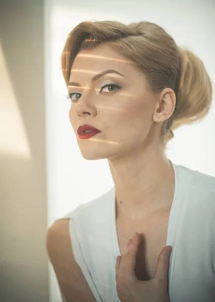 Girl with strips of light and shadows on her face. — Stock Photo, Image