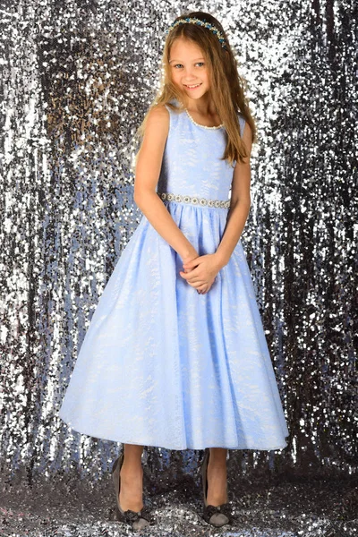 青いドレスの少女ピンナップの肖像画 — ストック写真