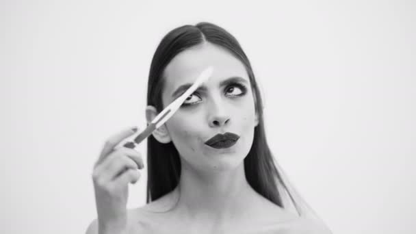 Diş Fırçası Ile Etrafında Aptal Kız Diş Fırçalama Closeup Kadının — Stok video