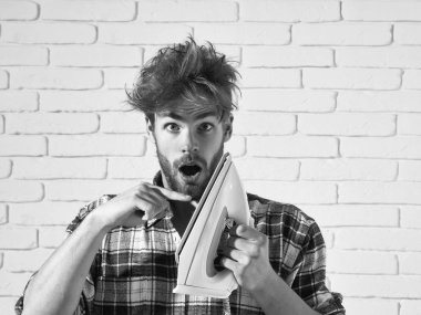 demir ile genç adam