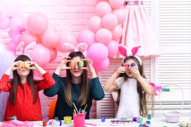 Herkes önce Paskalya zamanı meşgul