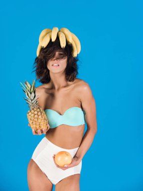 Kız muz, greyfurt, ananas ile mayo