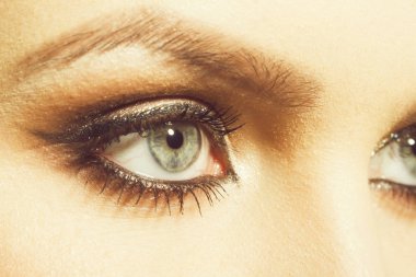 Tabii ki kız makyaj gölgeler