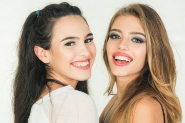 uzun saçlı, lezbiyen seksi kadın.