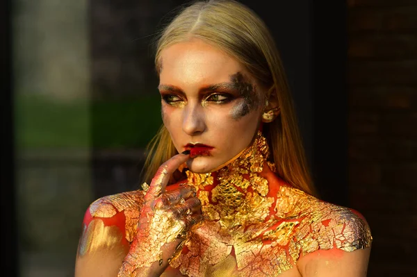 Mujer con maquillaje de arte, bodyart creativo — Foto de Stock
