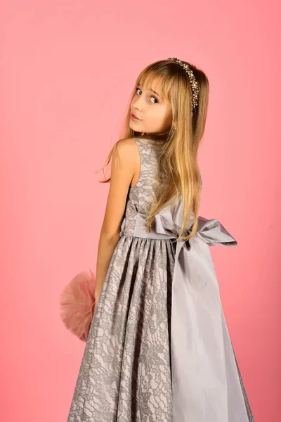 Princesinha de vestido. pequena princesa menina — Fotografia de Stock