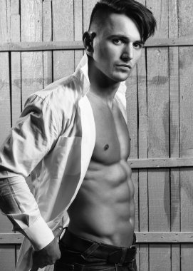 Şık genç seksi adam