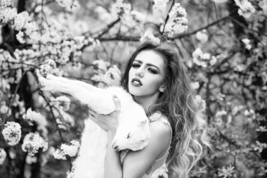 Çiçeği keçi kadınla