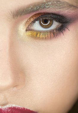 Makyaj ve kozmetik cilt bakım ve güzellik için. Güzellik kadını yüz. Kadın kahverengi gözler için profesyonel makyaj ile. Moda modeli kız. Mükemmel cilt glamour makyaj, Cilt Bakımı ile. Bölüm yüzü, bak.