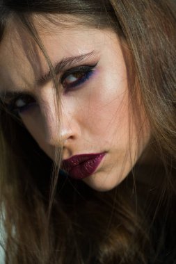 Makyaj trendi ve sima. makyaj moda kadın.