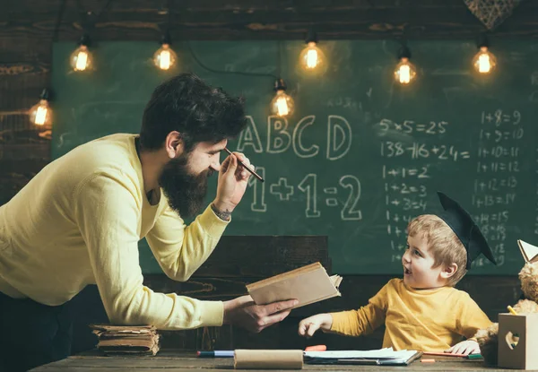 Idea Prodigio Geniale Padre Insegnante Lettura Libro Insegnare Bambino Figlio — Foto Stock