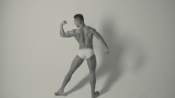 Atletische Kaukasische Bodybuilder Het Lichaam Van Mooie Man Muscle Man — Stockvideo