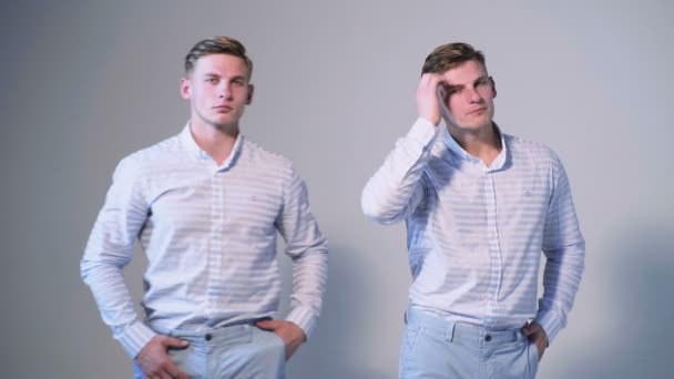 Homens Expressam Emoções Positivas Têm Sorriso Agradável Caras Gesto Ativamente — Vídeo de Stock