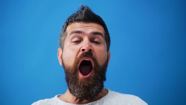 Hombre Guapo Emocional Joven Expresando Diferentes Emociones Emociones Caras Chico — Vídeos de Stock