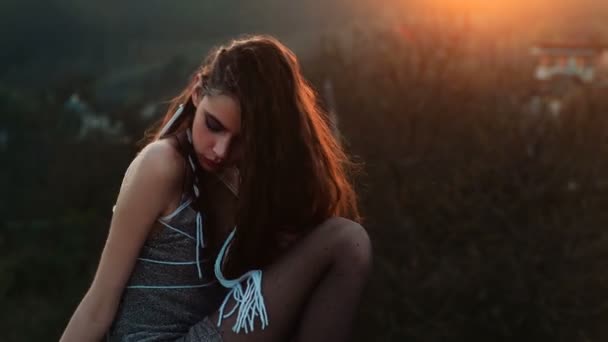 Érzéki Lány Naplementét Szépség Romantikus Lány Szabadban Gyönyörű Nap Fény — Stock videók