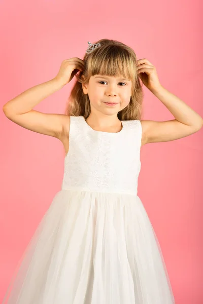 Enfant Fille Robe Glamour Élégante Élégance Mode Beauté Petite Princesse — Photo