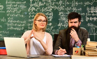 Büyük ya da ana öğretmen olmak öğretmenler ihtiyaç duydukları yardım aramak, eğitim bir intensivelytutors düşünmeyi öğretmektir ve öğrenciler resmi bir ortam tercih eden,