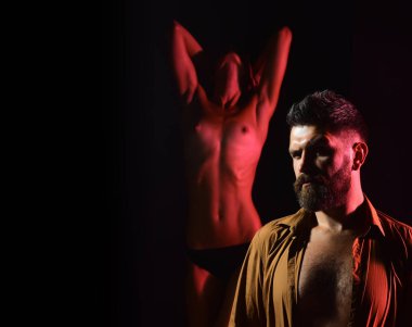 Aşk, ilişkiler, aşk, çift göğüs. Seksi vücut aşık çift, sakin ol. Seksi vücut, aile çift, Masaj. Erotik Oyunlar, arzu, Orgazm, ön sevişme. Adam, kadının çıplak beden, Sevgililer günü ile.