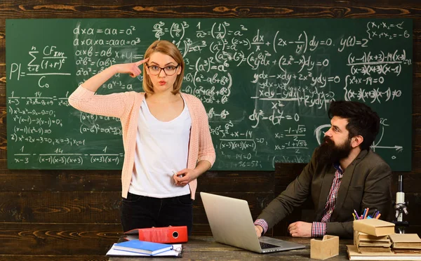 Professeur Attentif Parlant Son Élève Classe Sciences Université Les Bons — Photo