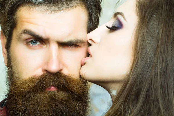 Woman Kiss Hipster Long Beard Love Sensual Woman Makeup Skin — Stock Photo, Image