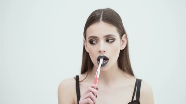 Όμορφη Κοπέλα Την Οδοντόβουρτσα Βούρτσισμα Των Δοντιών Closeup Της Γυναίκας — Αρχείο Βίντεο
