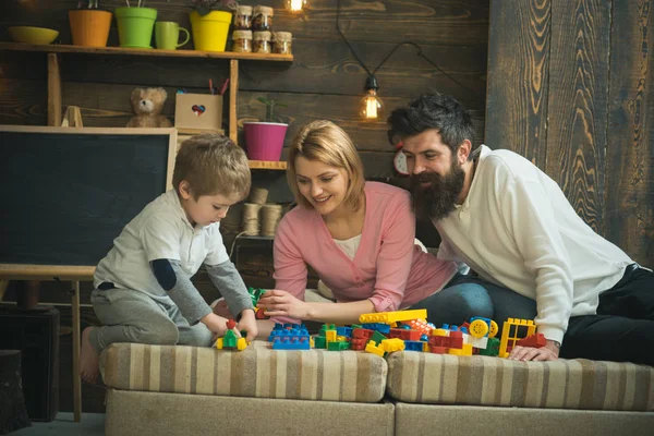 Niño Con Los Padres Juegan Con Bloques Plástico Construir Construcción —  Fotos de Stock