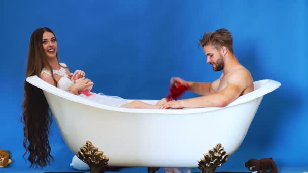 Spielzeug Badewanne Luxusbadewanne Schönes Mädchen Schöner Mann Schöne Frau Spielt — Stockvideo