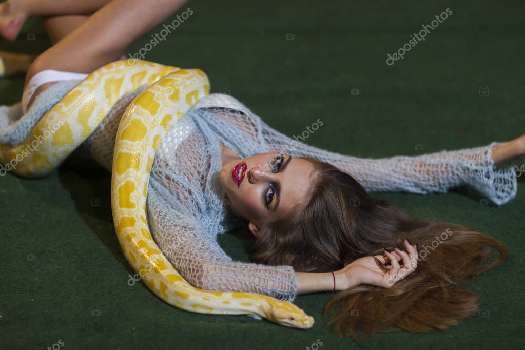 Snake Crawl Woman Long Hair Sensual Woman Relax Albino Python — Stock