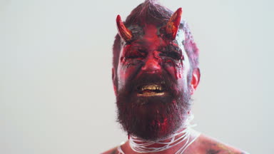 Şeytan vampir portre. Cadılar Bayramı kırmızı şeytan canavar. Krampus. Noel şeytanlar. Cadılar Bayramı.