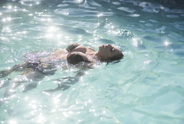 Miami Beach Miami Beach Luxus Vakációt Fiatal Lány Úszás — Stock Fotó