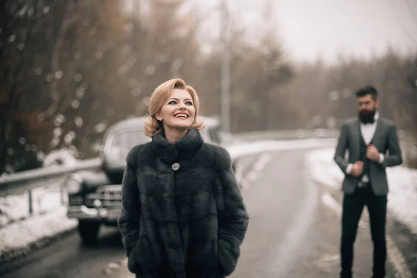 Geschäftsreise Von Frau Und Fahrer Dienstreise Einer Dame Mantel Und — Stockfoto