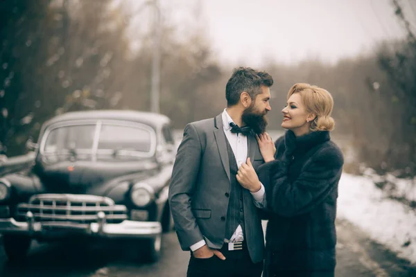 Amor Relações Relações Amor Mulher Casaco Homem Barbudo — Fotografia de Stock