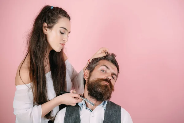 Homem Mulher Barbudos Com Cabelo Comprido Casal Apaixonado Relacionamentos Calma — Fotografia de Stock